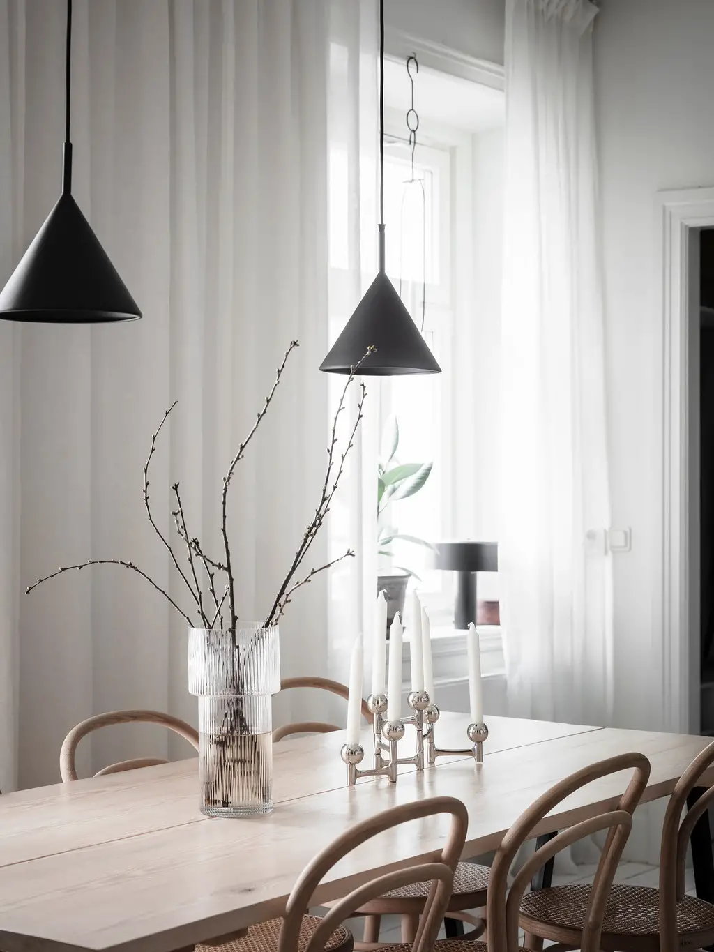 瑞典百年建筑中的温馨家庭公寓设计-7