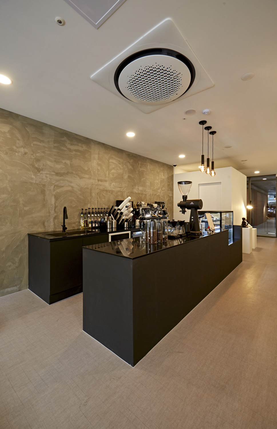 首尔 17 坪咖啡厅，打造温馨氛围的室内设计-11