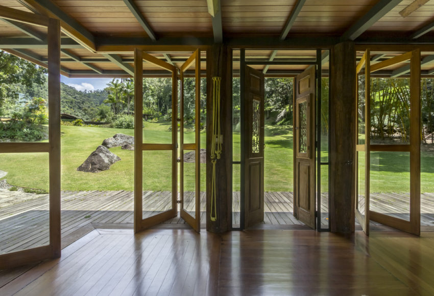 Dreamy Brazilian House in Correas created by Rodrigo Simão Arquitetura as a beautiful escape home 由RodrigoSimmogoArquitura创建的梦幻般的巴西住宅，作为一个美丽的逃离家园-14