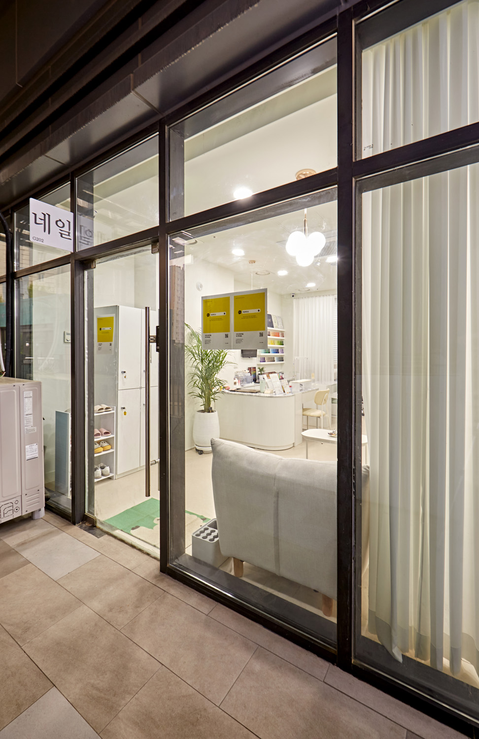 9 平米极简纯白咖啡馆设计，小空间大魅力-15