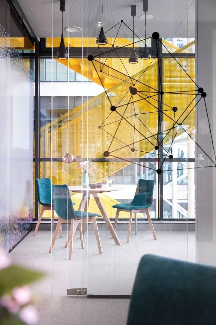 Milestone Systems 索非亚办公室——对称布局中的空间多变性-14