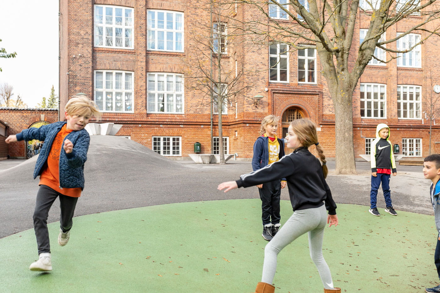 杜威杰气候学校庭院-10
