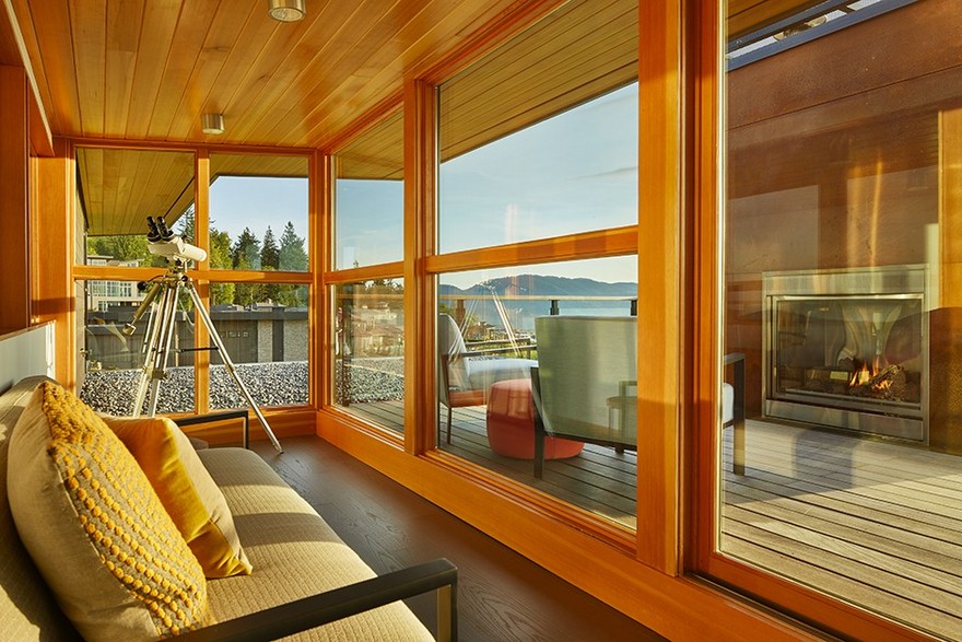 Issaquah Highlands House Offering Panoramic Views of Lake Washington-21