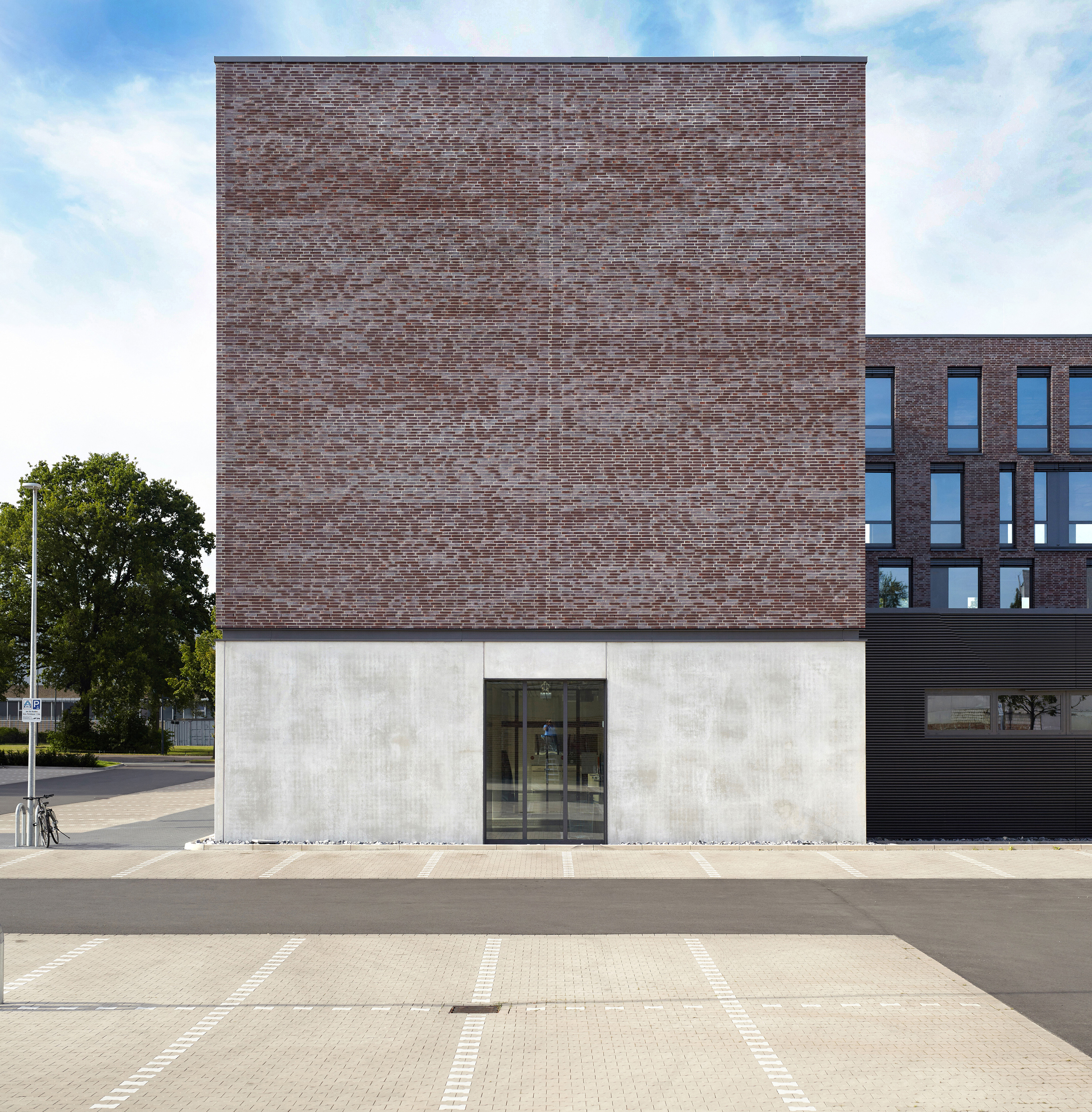 德国比勒费尔德市购物中心办公楼-10