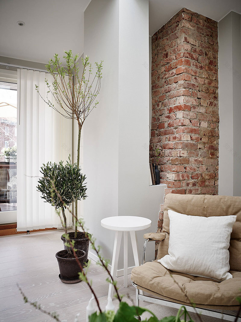 瑞典哥德堡阁楼公寓,屋顶露台与生活空间的巧妙结合-9