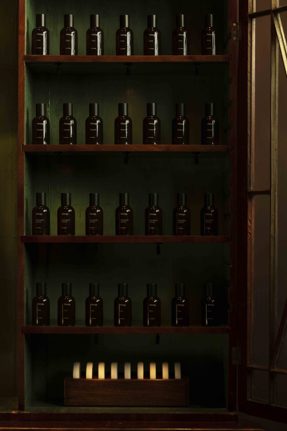 伊索剑桥店（注：Aesop是知名护肤品牌伊索，这里推测CAMBRIDGE可能指剑桥这个地方，结合语境常见表达可能是伊索在剑桥的门店等，若不是该语境请提供更多信息） 丨英国剑桥丨James Plumb-17