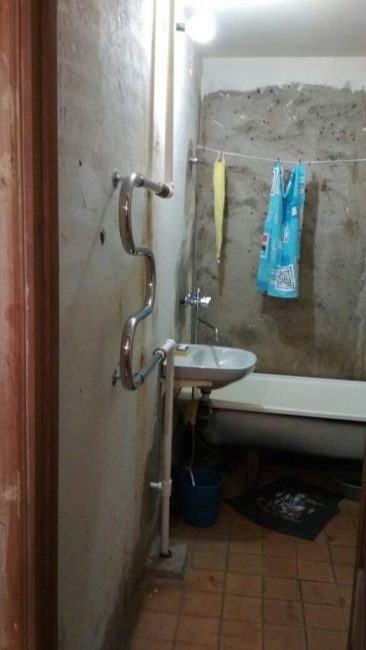 青年与朋友完成的卫生间及浴室北欧风装修-12