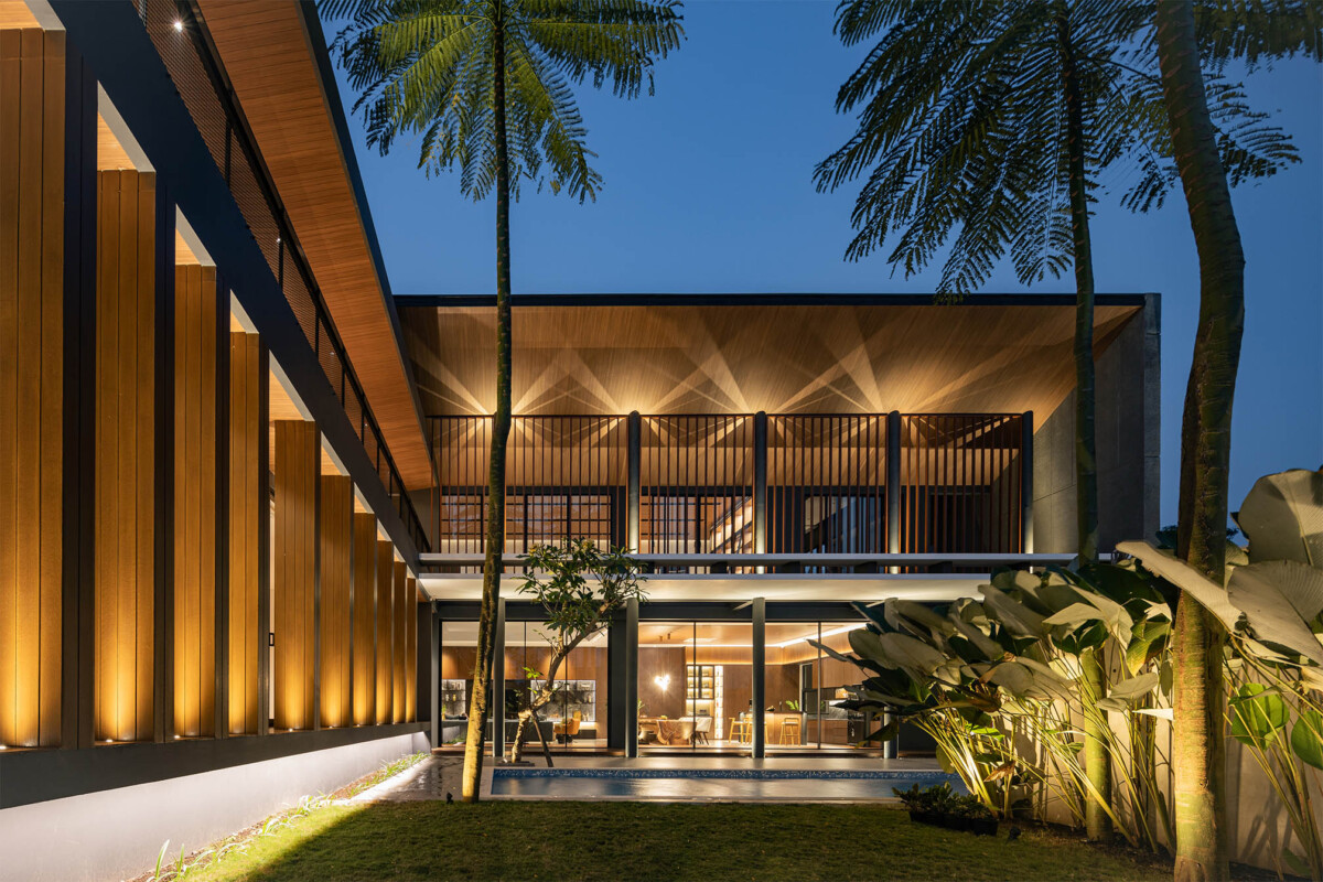 HUMBLE AND HOMEY, RUMAH MEWAH DI PLONGKOWATI - Asrinesia-23