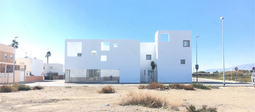 地中海风格融合现代设计,打造 Costacabana 区双居室住宅-0