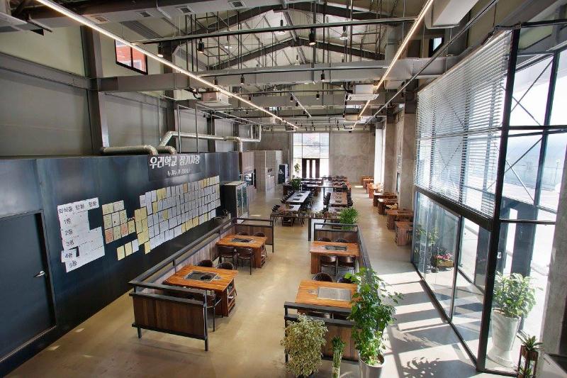 首尔 140 平工厂改造三层肉餐厅设计-5