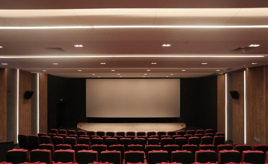 红色精神下的影院设计-15