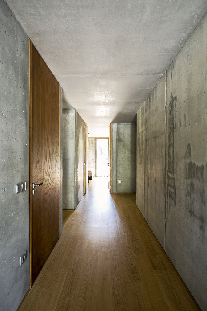 隐于自然的混凝土住宅,葡萄牙/ waataa-23