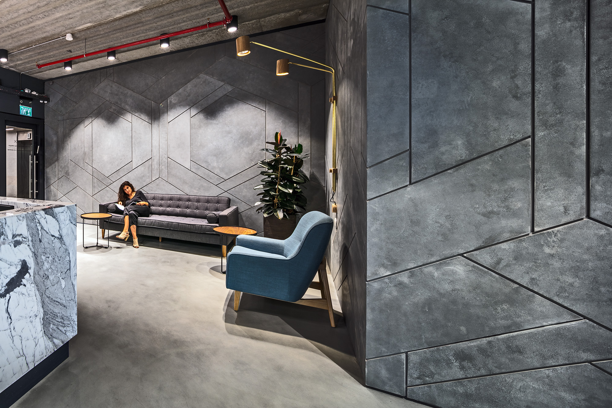 融合自然与工业，展现独特法律美学-14