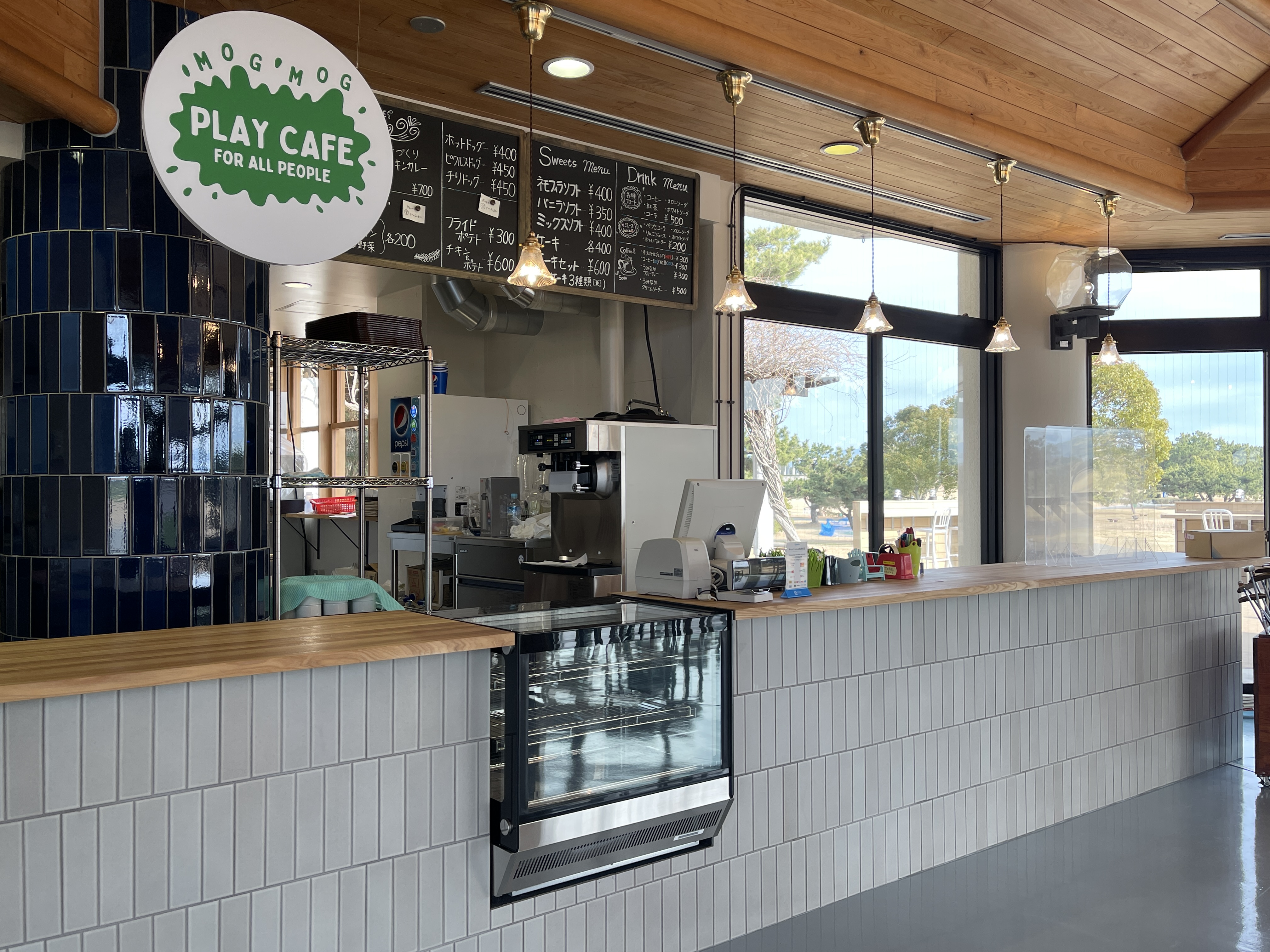 萌萌游戏咖啡馆（注：MOGMOG若为特定品牌名可按音译萌萌，若有更准确背景信息可按需调整） 丨日本福冈丨石井大吾デザイン室一級建築士事務所-28