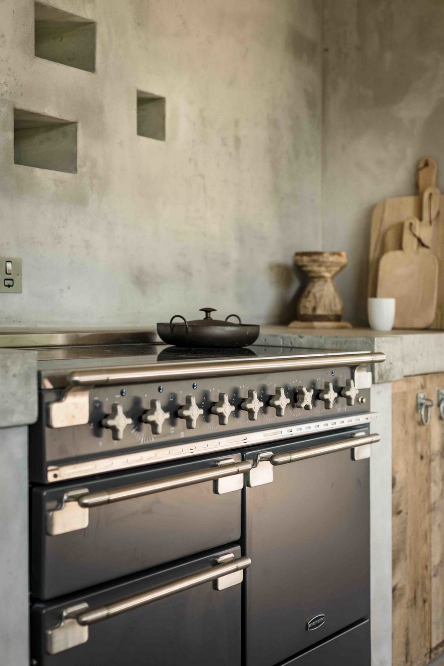 This Small Holiday Cottage Combines Modern Aesthetics with Buconic Charm-9