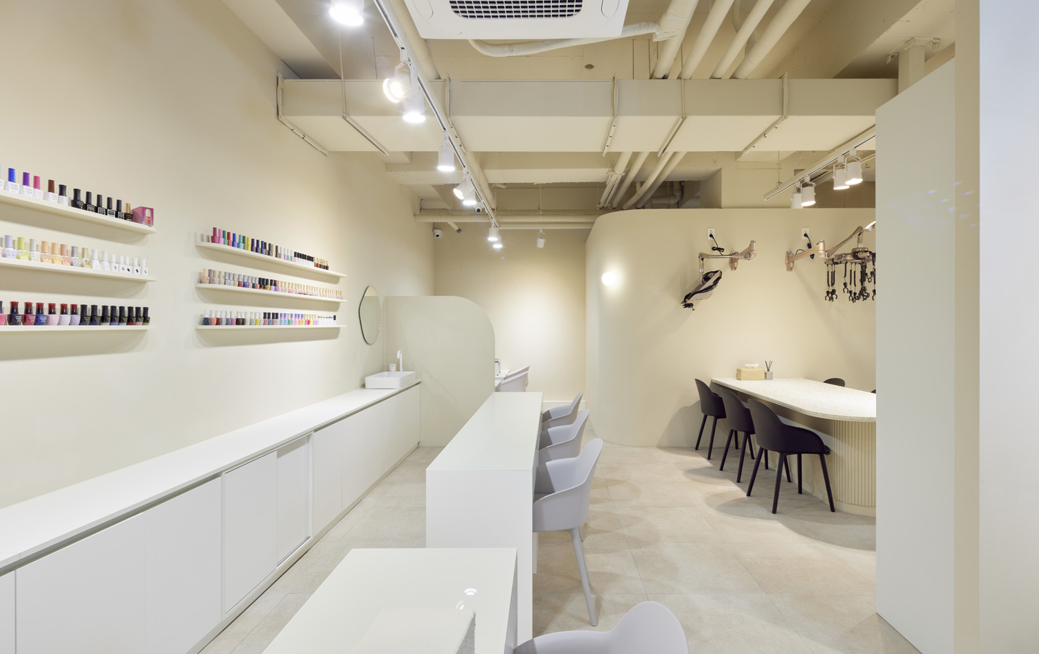 高级舒适的 24 小时美妆与美容沙龙设计-7