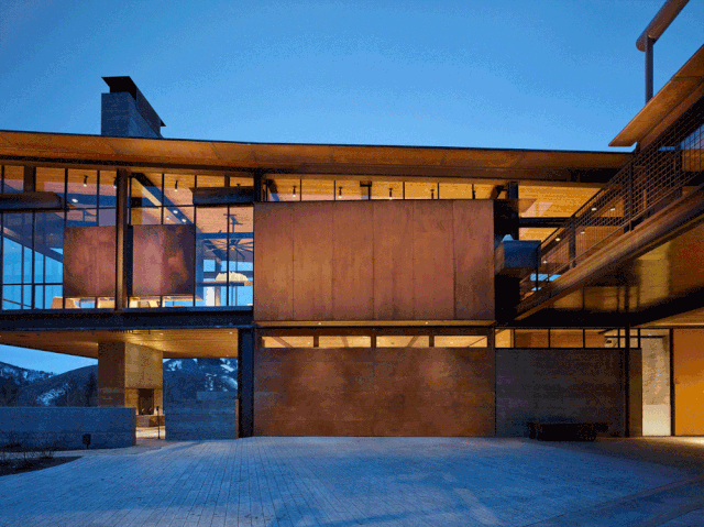 美国太阳谷度假别墅,枢轴门与户外活动空间的设计亮点-44