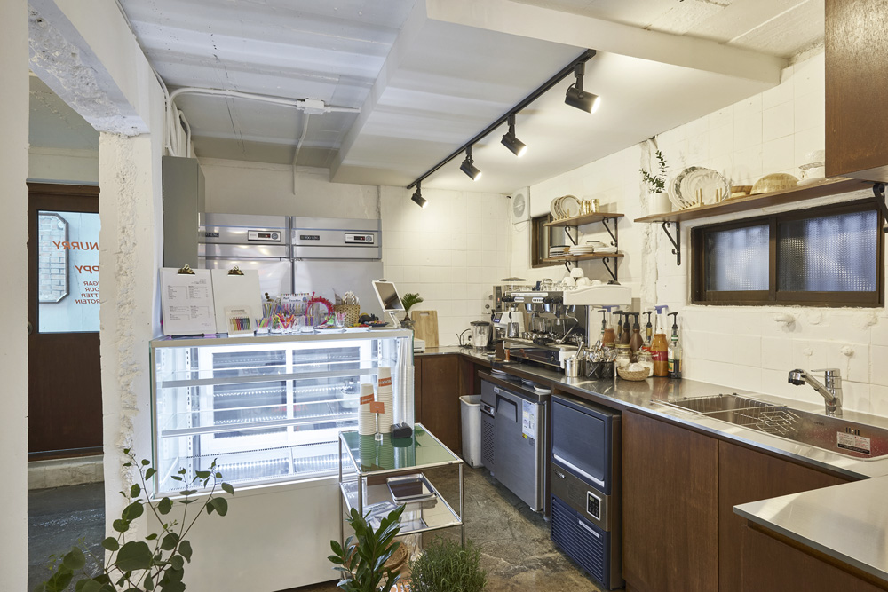 十平米打造温馨原木风咖啡馆，设计亮点一语道破-4