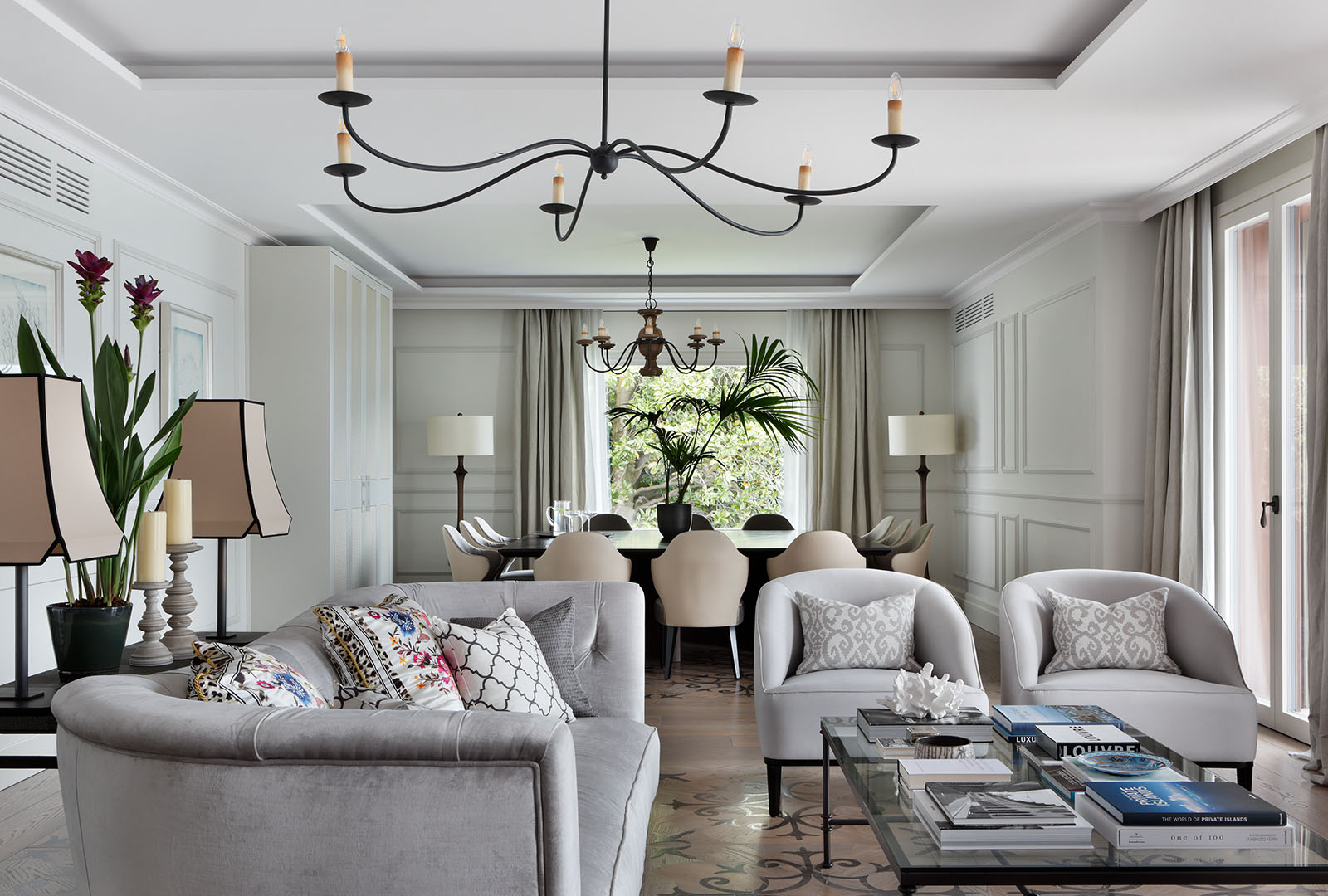 湖景别墅；湖畔小屋（在无更多上下文时，结合常见表达这么确定，湖景别墅相对更常用湖景住宅的概念，湖畔小屋更偏向位于湖边的小房子意思，下面统一按湖景别墅输出译文  ）
湖景别墅丨意大利丨Oliver Burns Studio-7