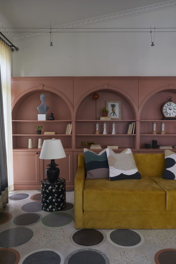 鸡蛋花庄园

注：Frangipani常见指鸡蛋花 ，Estate有庄园、地产等意思，结合语境这里翻译为鸡蛋花庄园较为合适 丨FADD Studio-41