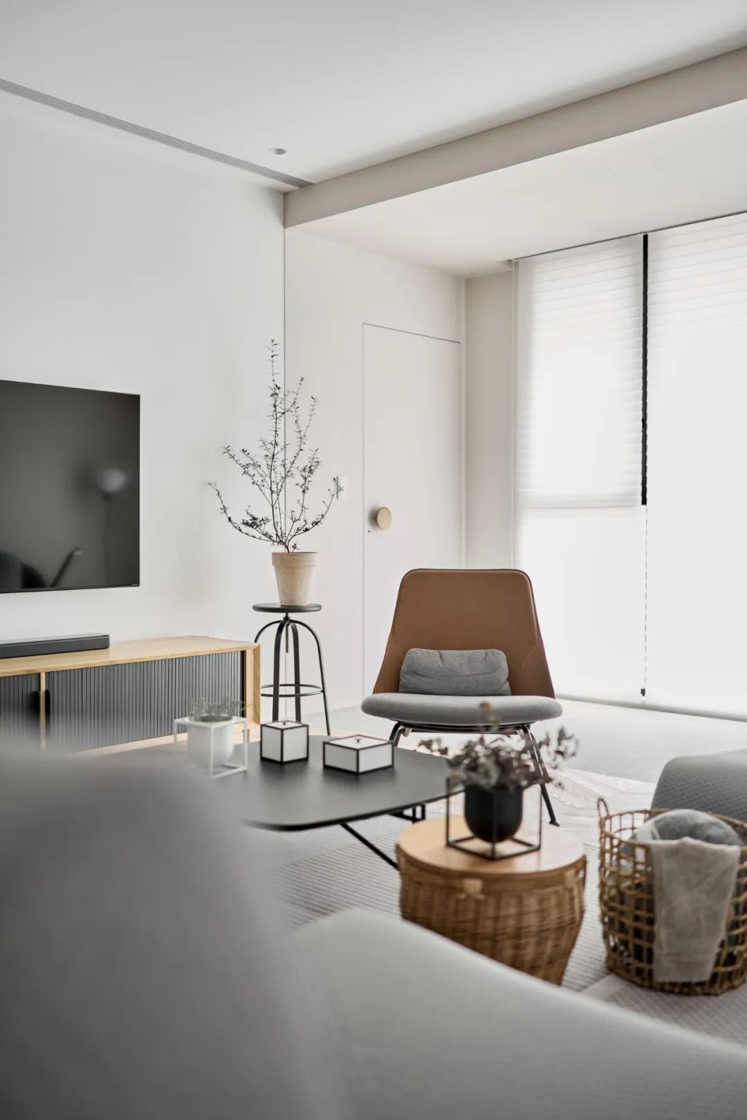 现代黑白灰搭配的北欧风住宅丨工作室-39