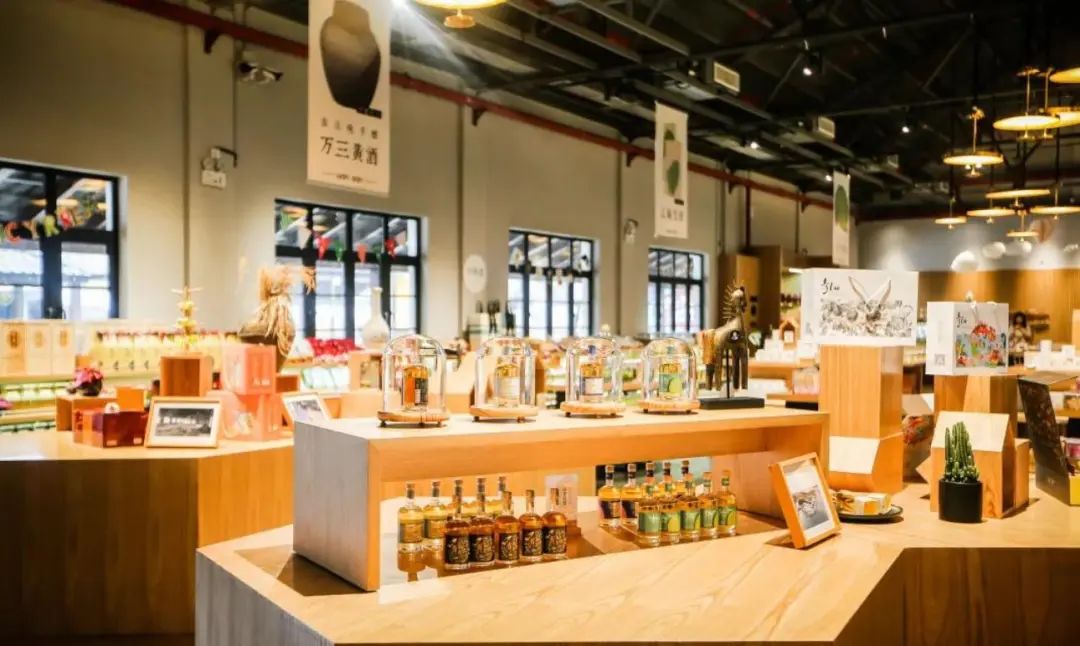 让工业遗存“活”起来，万三酒庄的“诗与远方”-39