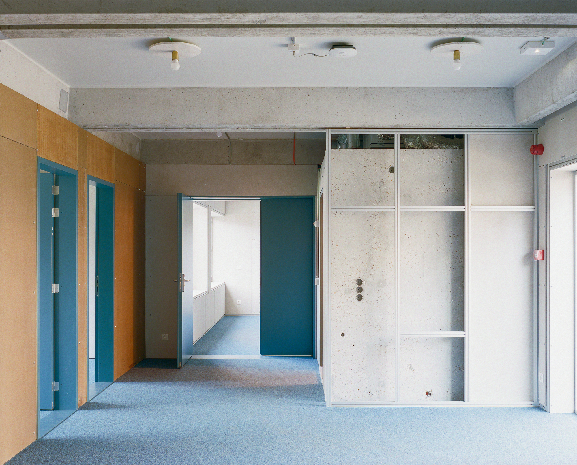 虚拟 DOS 机(WVDM)活实验室
注:WVDM 是 Windows Virtual DOS Machine 的缩写,常见释义为Windows 虚拟 DOS 机 ,这里根据习惯稍作译文精简Living Lab通常译为活实验室 ,是一种创新的研究方法和实践模式 丨比利时丨MAKER architecten-29