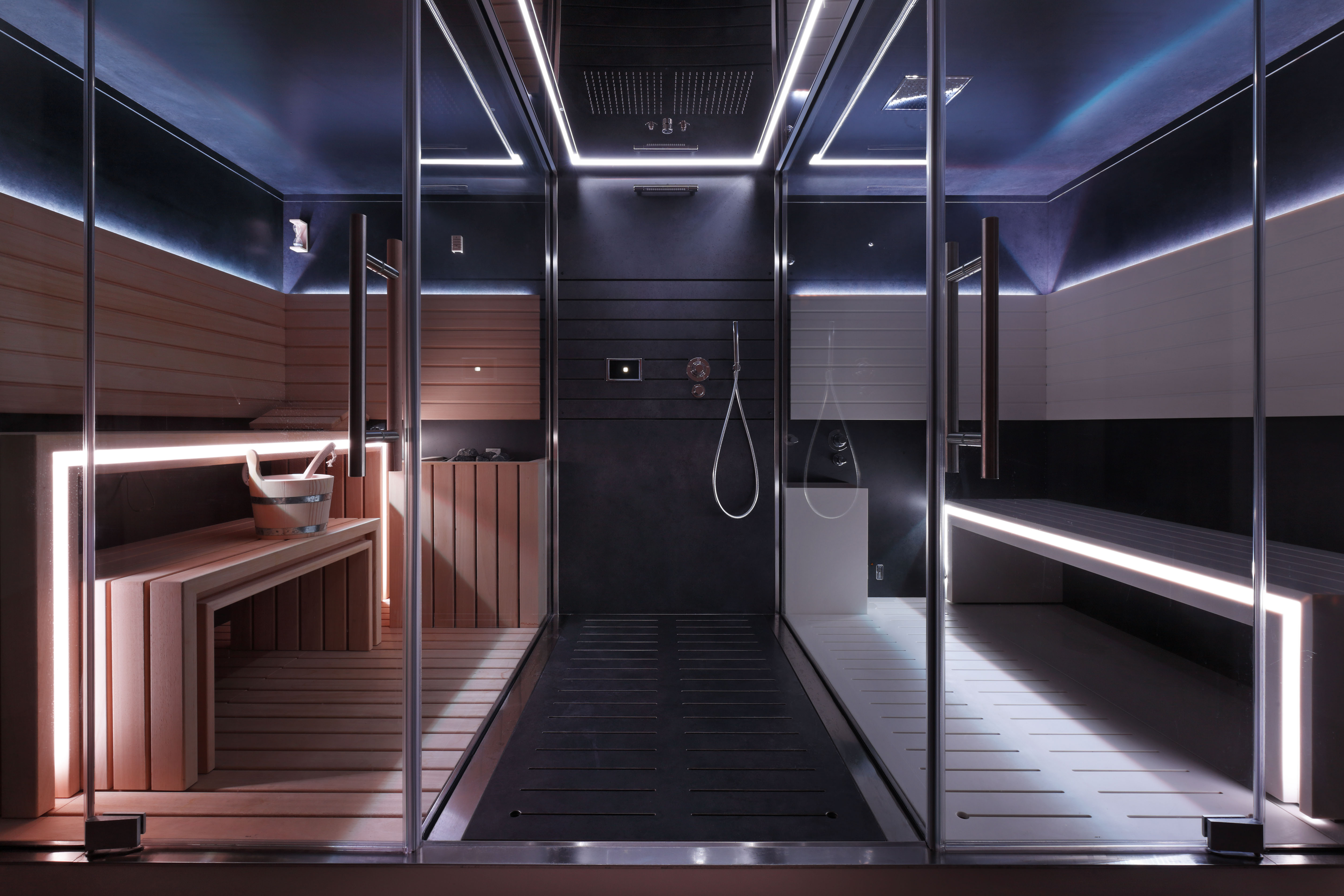 湖景别墅；湖畔小屋（在无更多上下文时，结合常见表达这么确定，湖景别墅相对更常用湖景住宅的概念，湖畔小屋更偏向位于湖边的小房子意思，下面统一按湖景别墅输出译文  ）
湖景别墅丨意大利丨Oliver Burns Studio-22