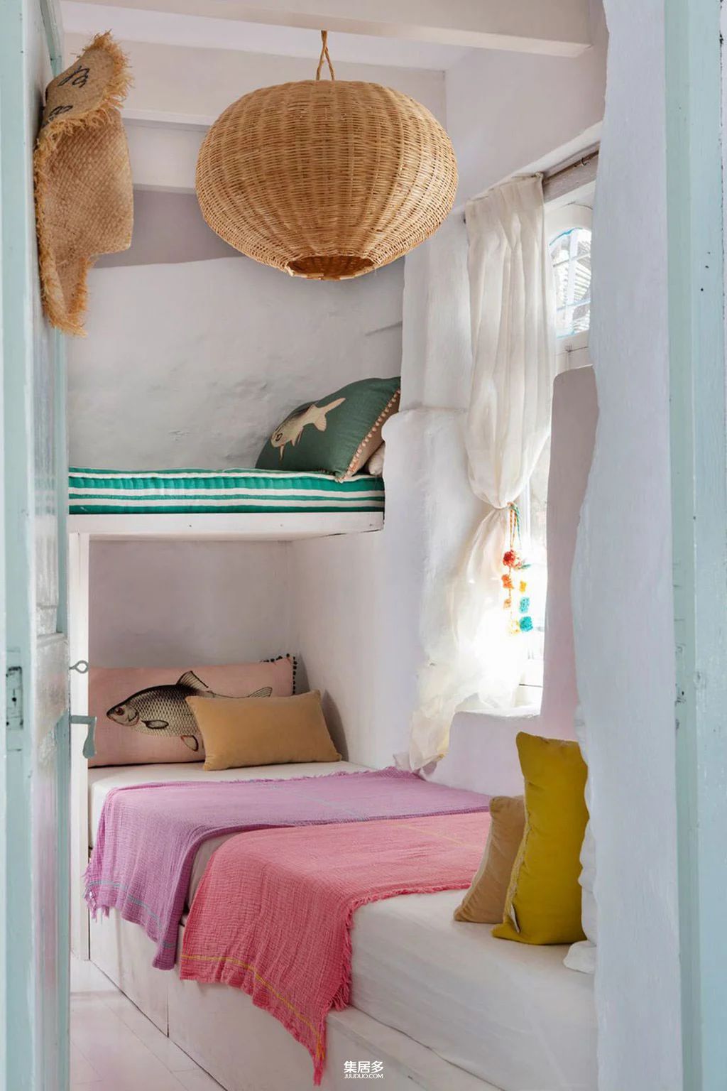 西班牙白色避暑别墅设计-11