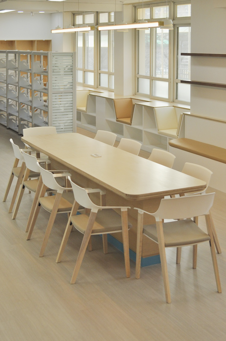 舒适氛围的木质小学校内饰设计-10