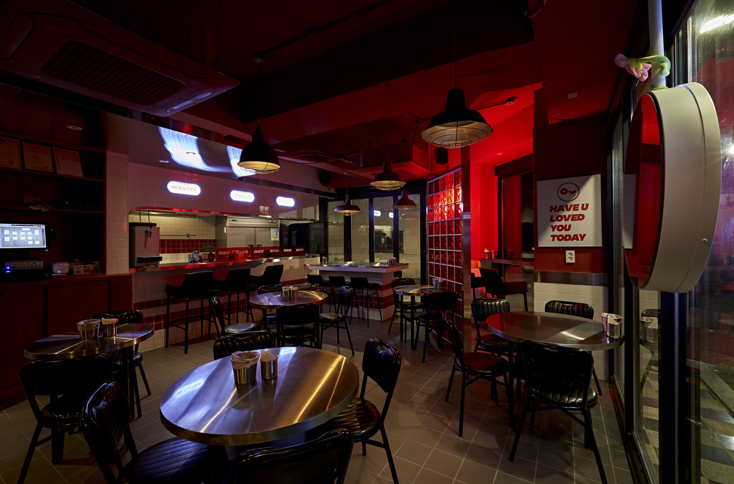 光影营造独特氛围的 18 坪小酒馆设计-3