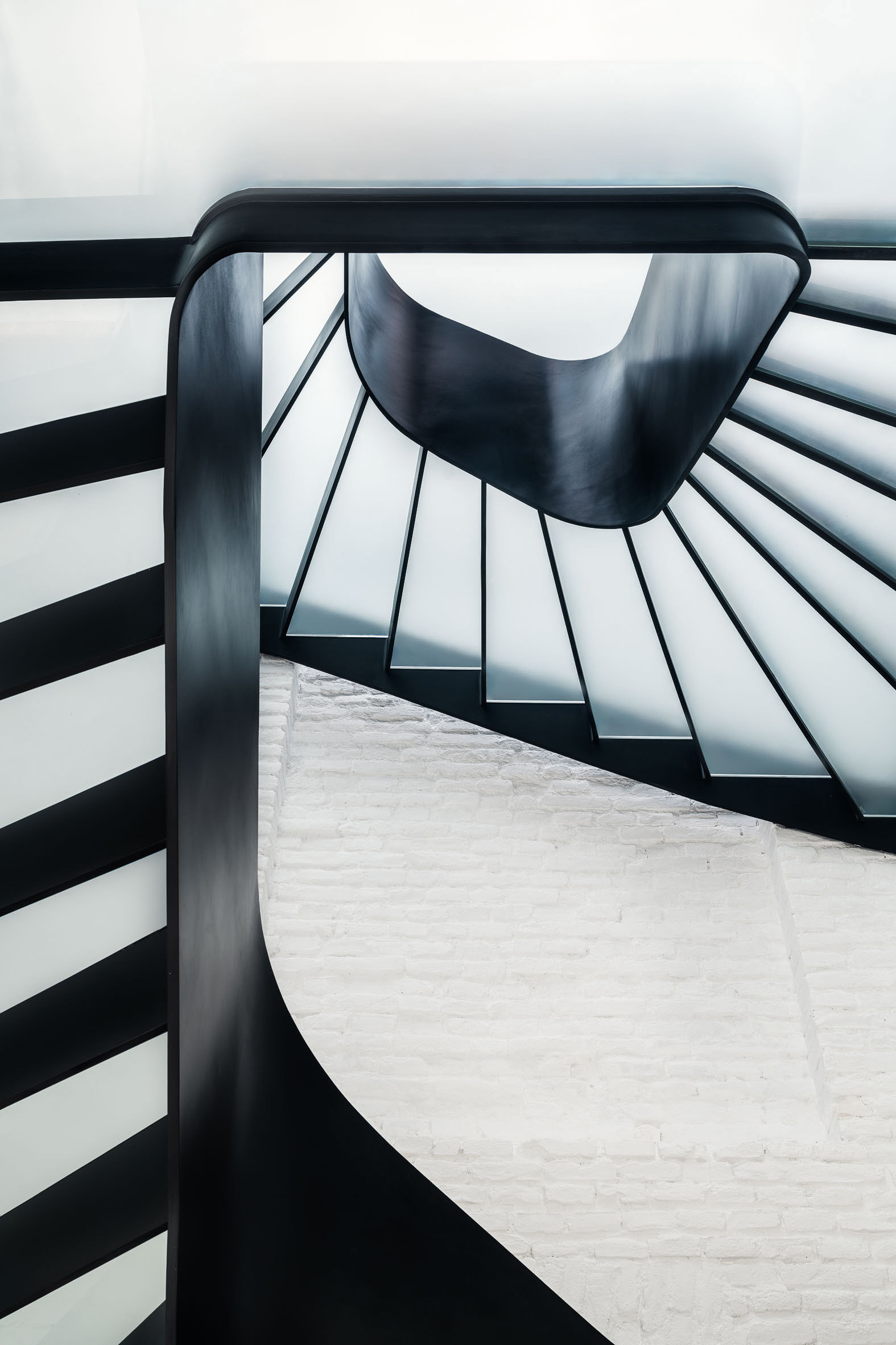 CLASSIC HOUSE SCULPTURE STAIRS-3