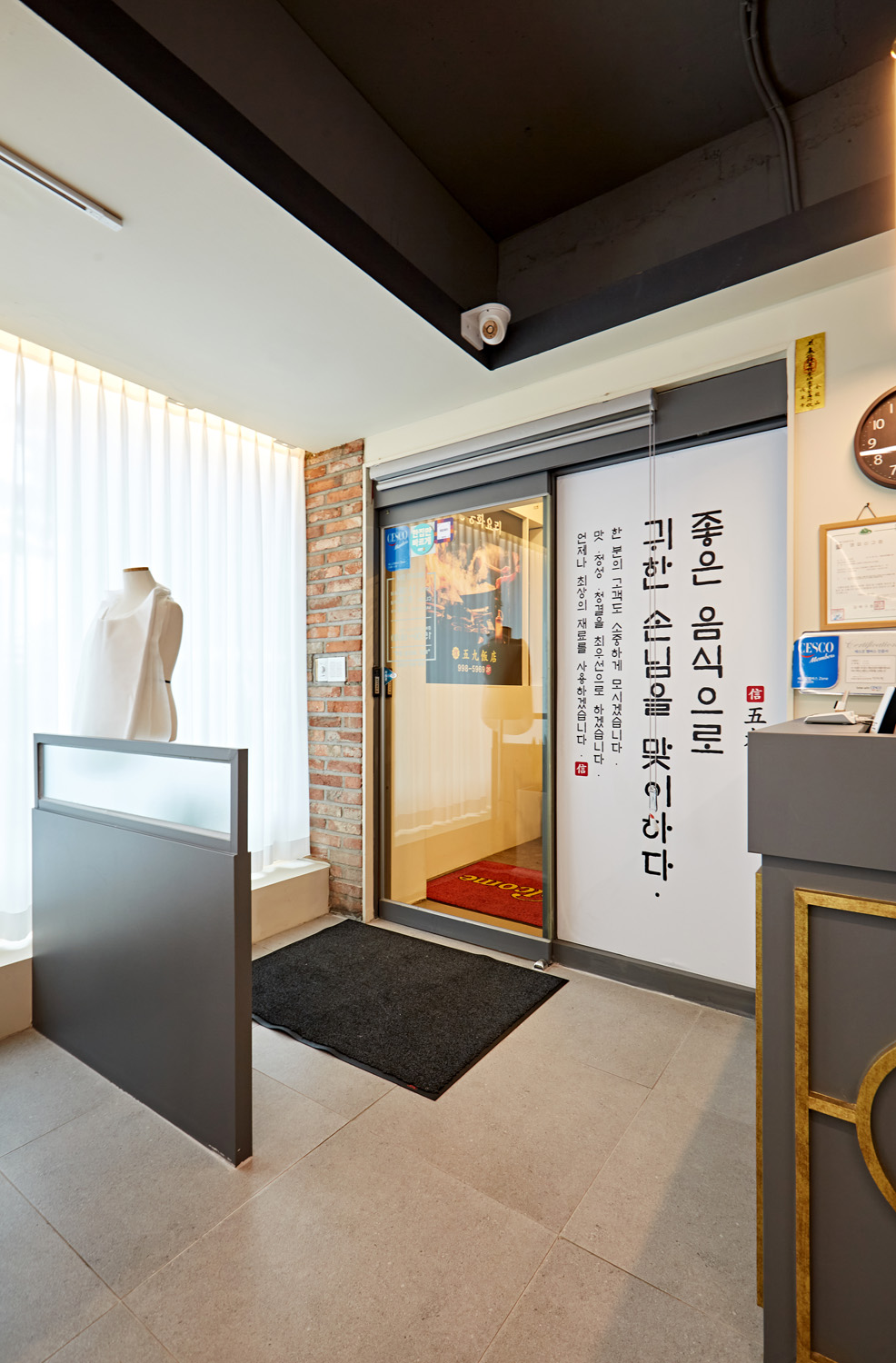 25 平米极简中式住宅，白色与木色完美融合-11