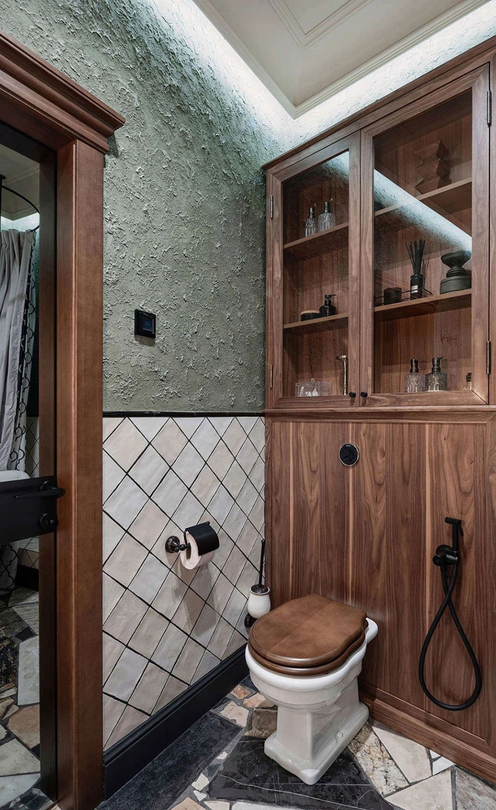 多彩不规则布局公寓，大胆壁纸打造现代时尚空间-21