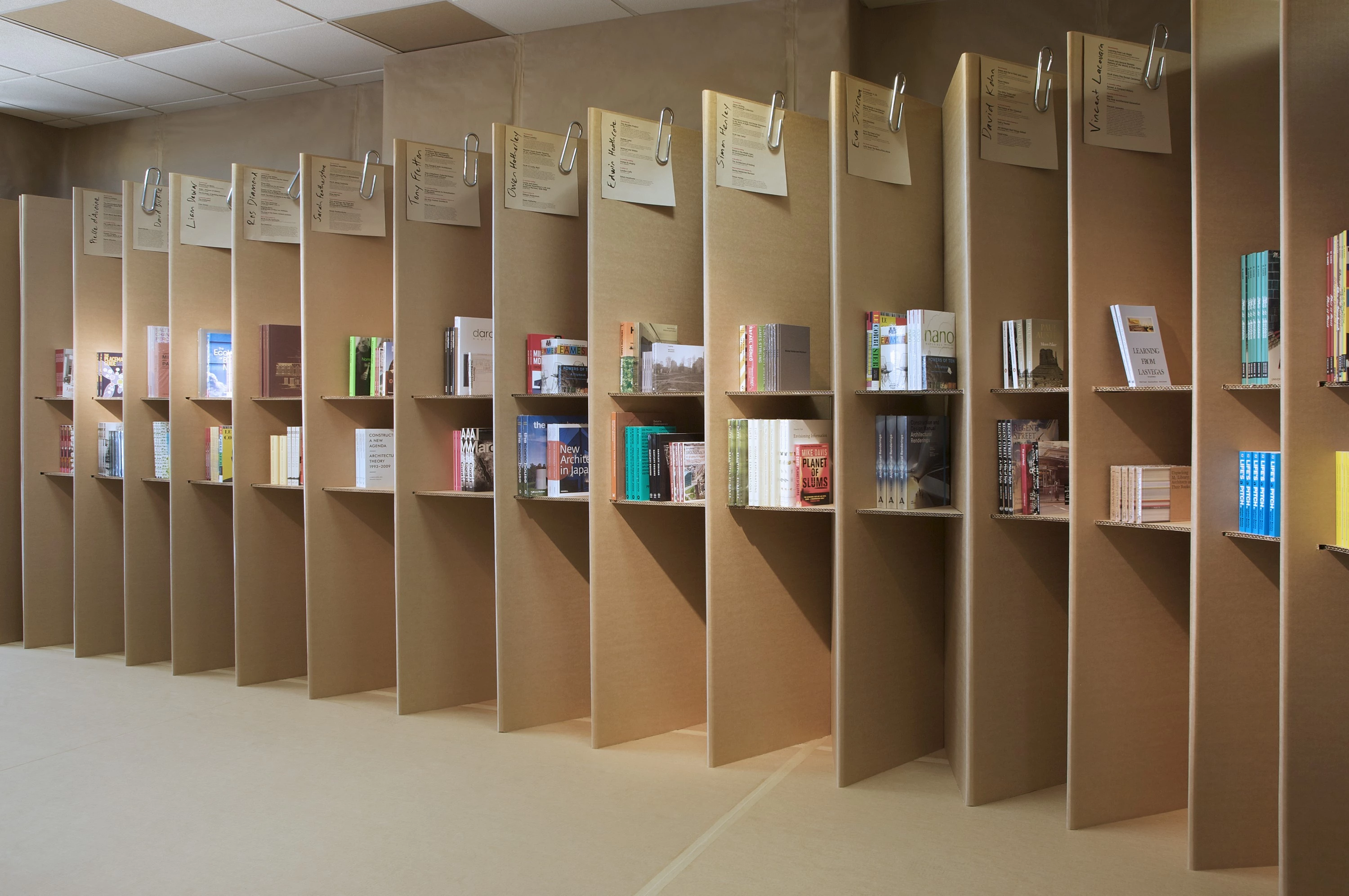 伦敦临时折叠书店-14