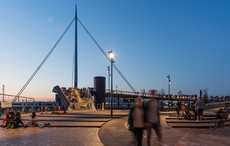 丹麦欧登塞市地标步行自行车桥(Byens Bro)-12