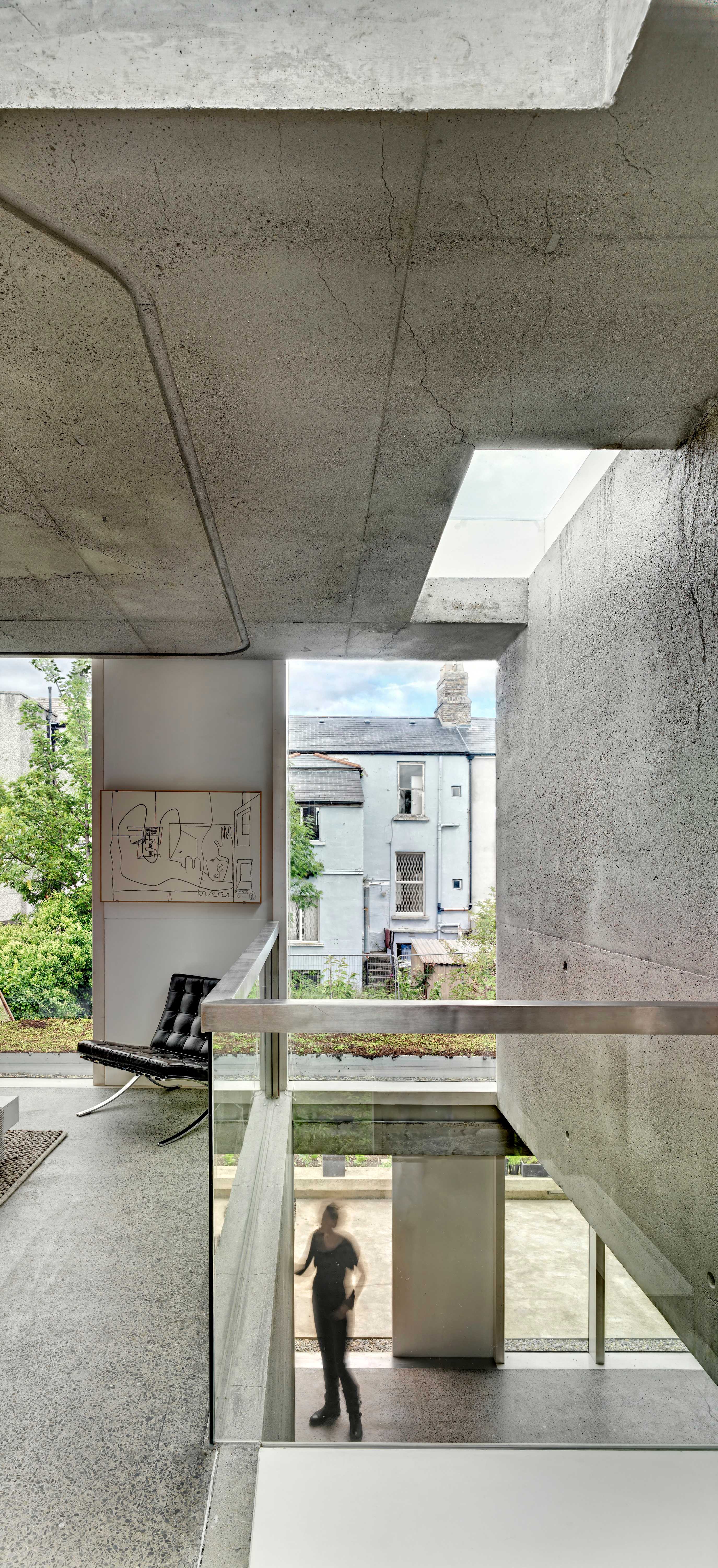 都柏林郊区单一家庭住宅的混凝土空间探索-11