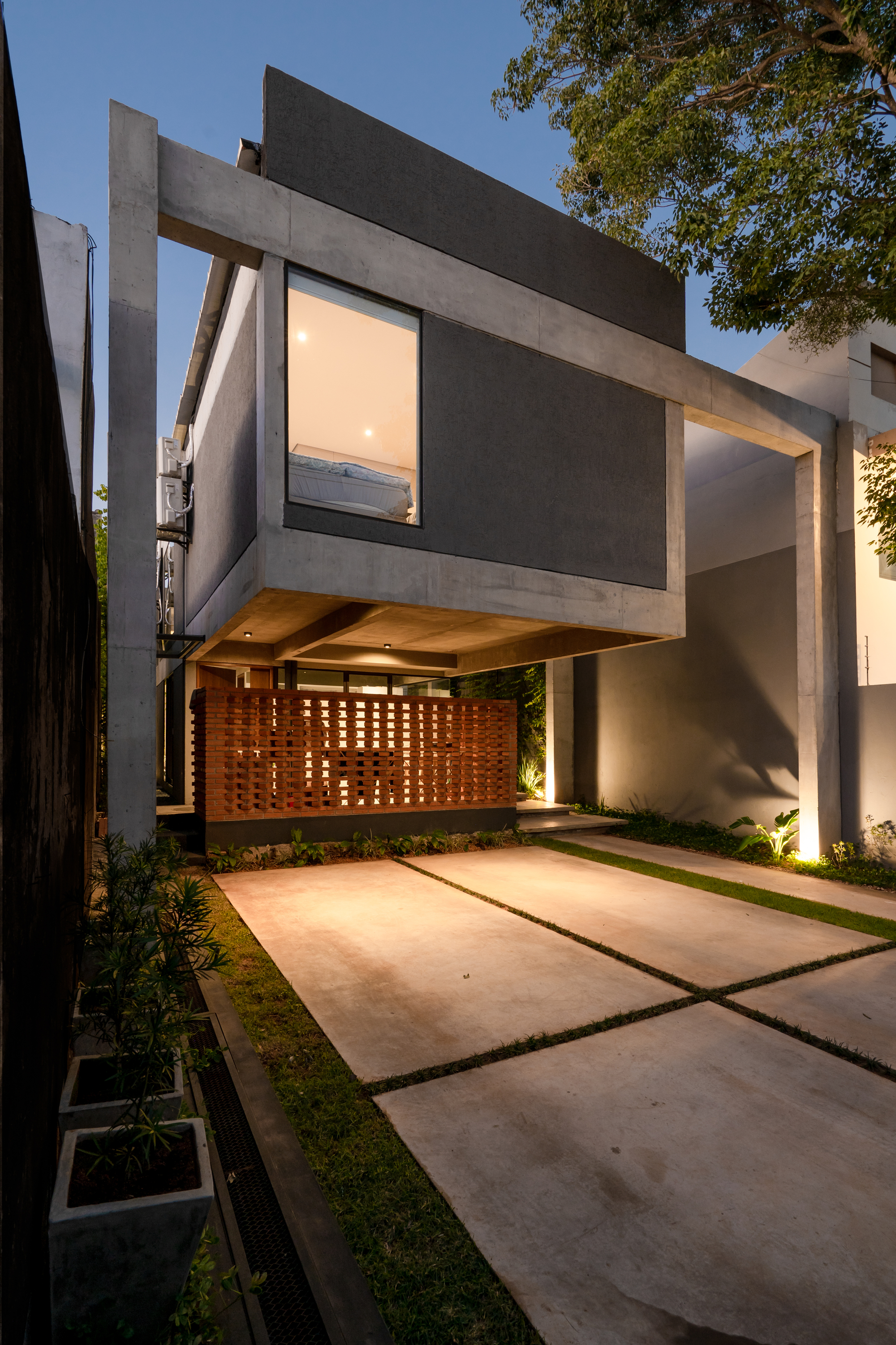 Levitate House / BAUEN-44