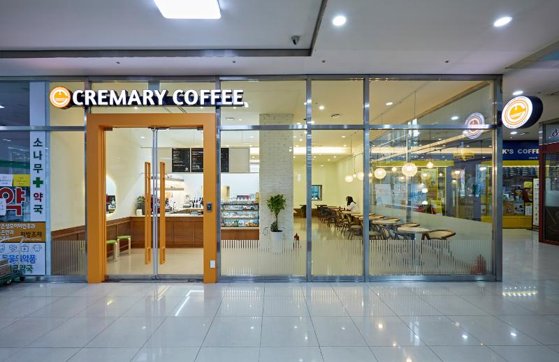 极简 25 平米咖啡馆设计，打造温馨原木空间-12