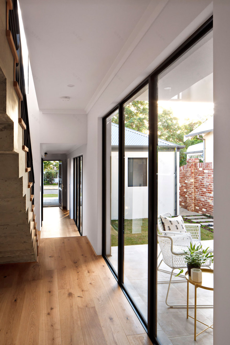 Residential Attitudes Designs a Beautiful Home Full of Light-14