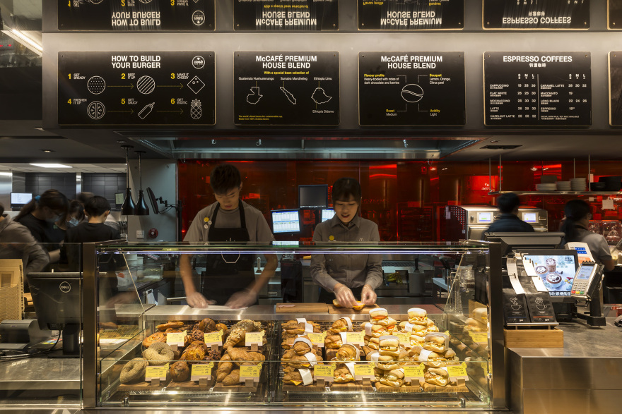 香港麦当劳打造简约经典室内空间-23