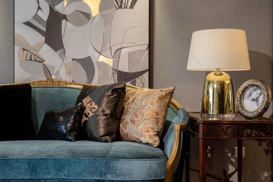 120㎡现代巴黎风情,色彩冲击与古典韵味的完美结合-5