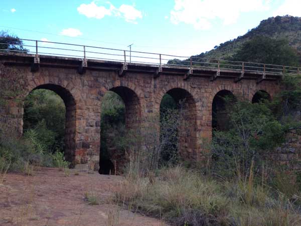 NZASM 东部线跨 Dwaalheuvel Spruit 的五拱桥丨南非丨WARREN and ROYCE-7