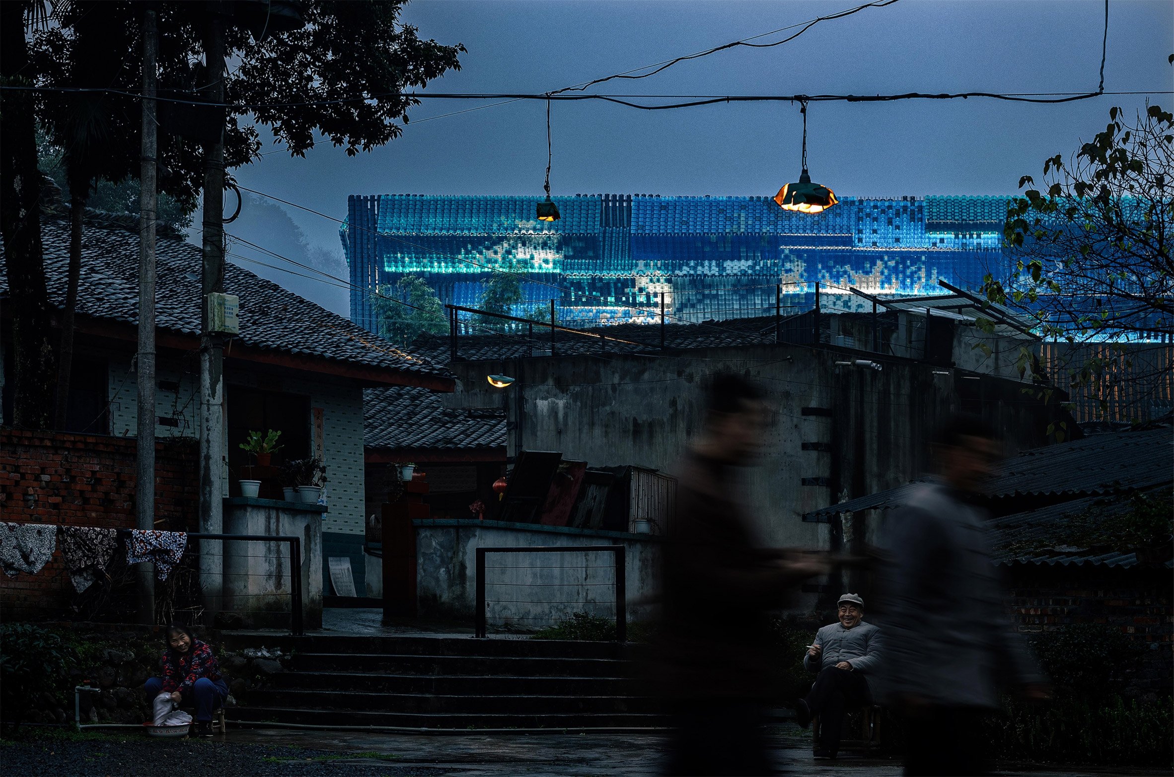 梦幻光影剧场 | 5 万块发光瓷砖打造沉浸式演出空间-3