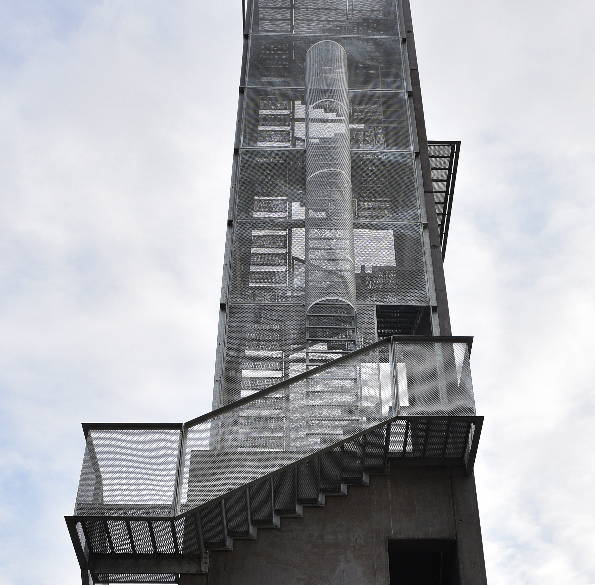 简约功能,环保节能的消防站设计-33