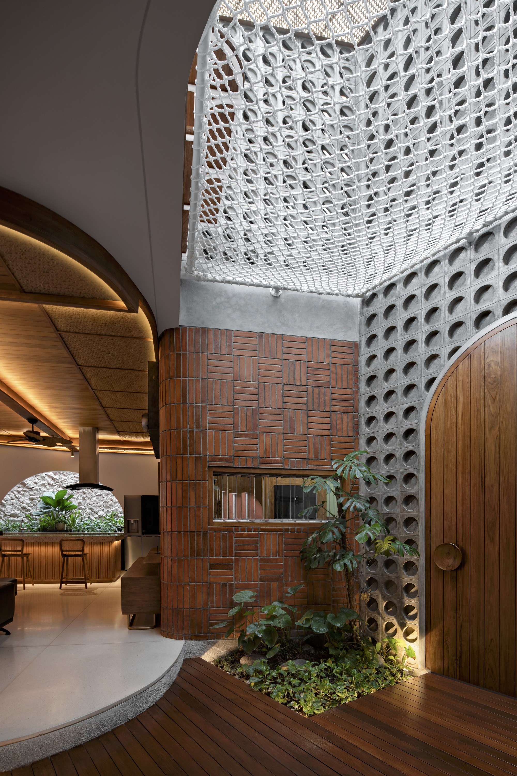 心烦意乱的房子丨印度丨Ismail Solehudin Architecture-40