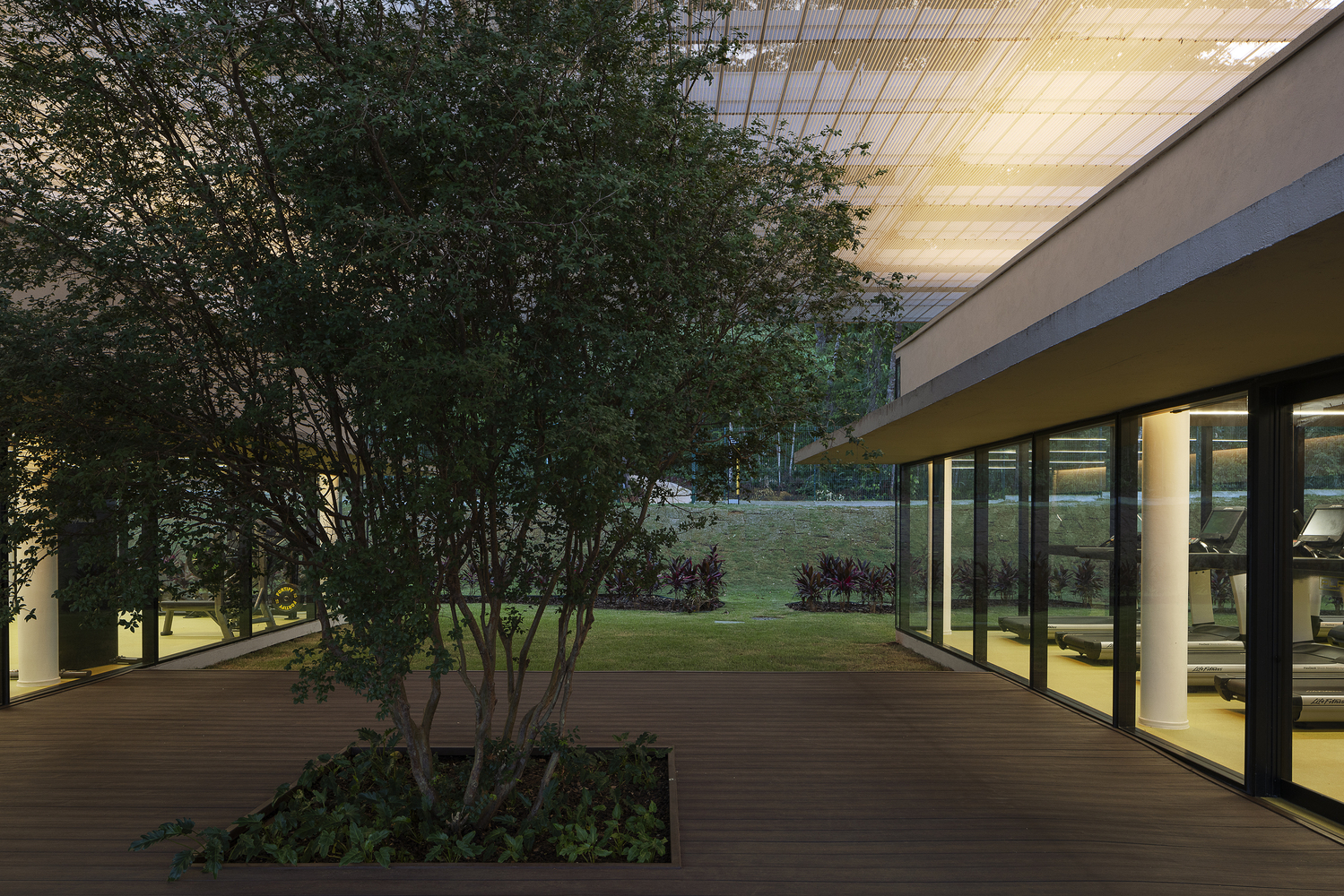 巴西健身中心丨卡波特·马孔德斯·隆戈·阿尔基多拉和都市生活-25