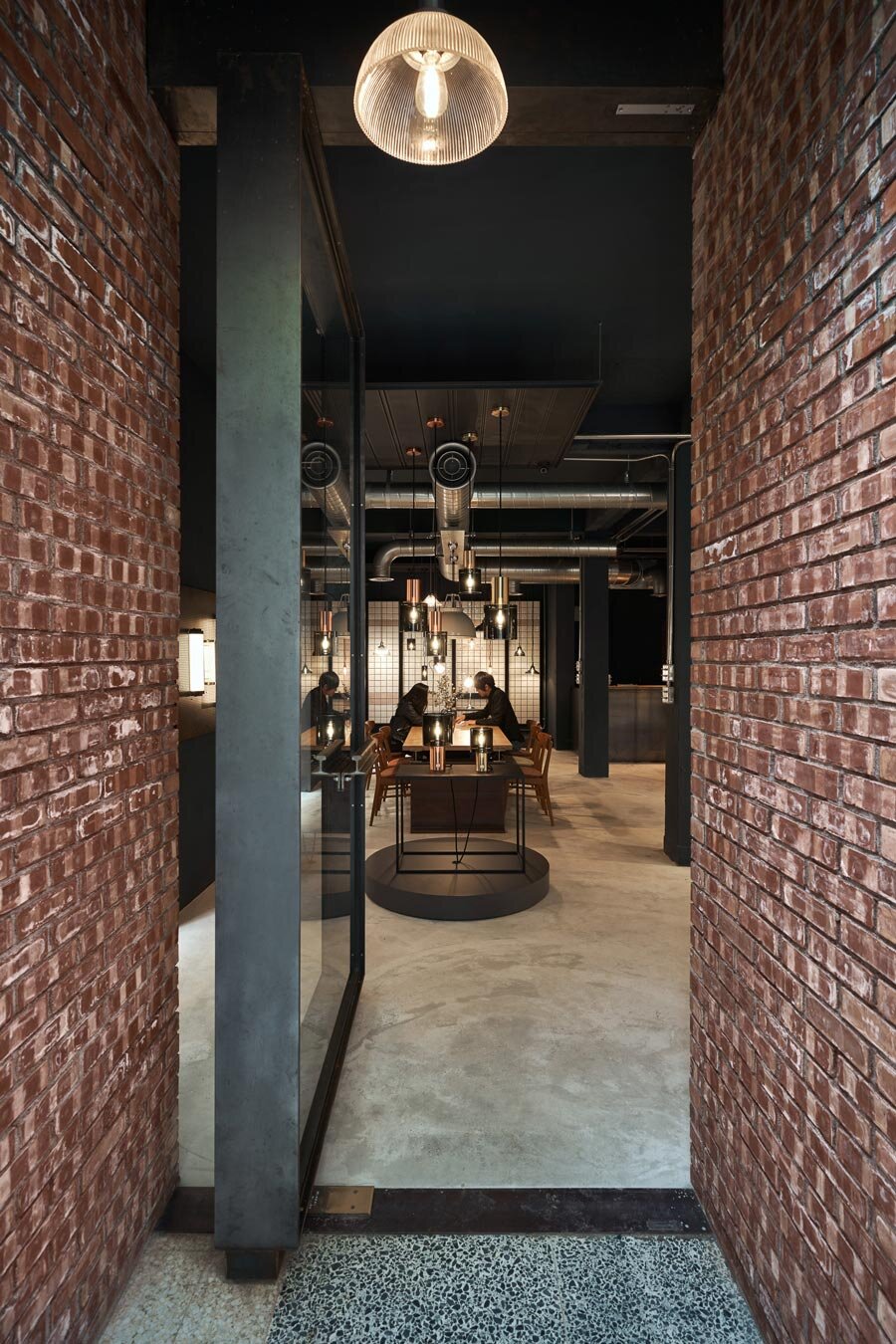 曲徑深處流淌的曖曖微光，宛如博物館的光之藝術：英國燈飾品牌Original BTC 落腳飄散桂花香的台中老宅 — Hey!Cheese-2