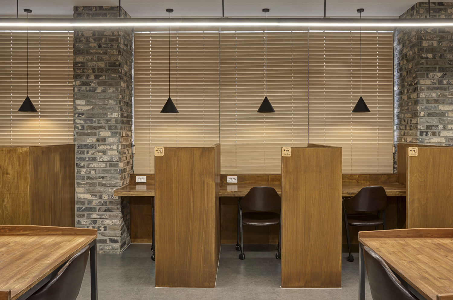 60 平极简风工作室咖啡厅设计-17