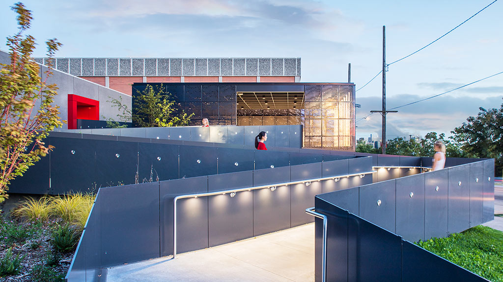 西雅图大学红鹰中心-1